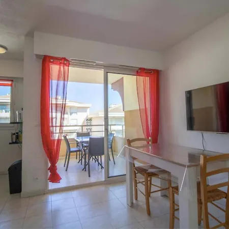 Brand New And Bright Cocoon Near The Apartament Fréjus