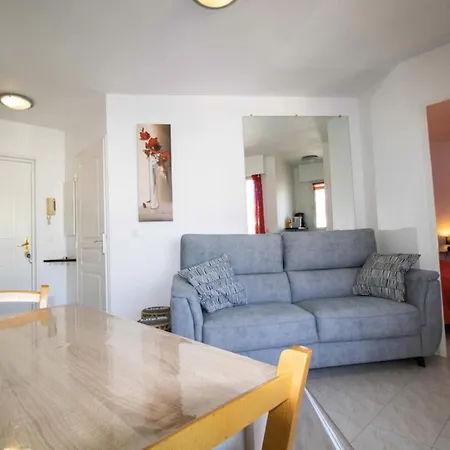 Apartament Brand New And Bright Cocoon Near The